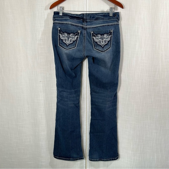 Wallflower Bootcut Bedazzled Back Pockets Blue Denim Jeans Size 9 - Picture 8 of 12